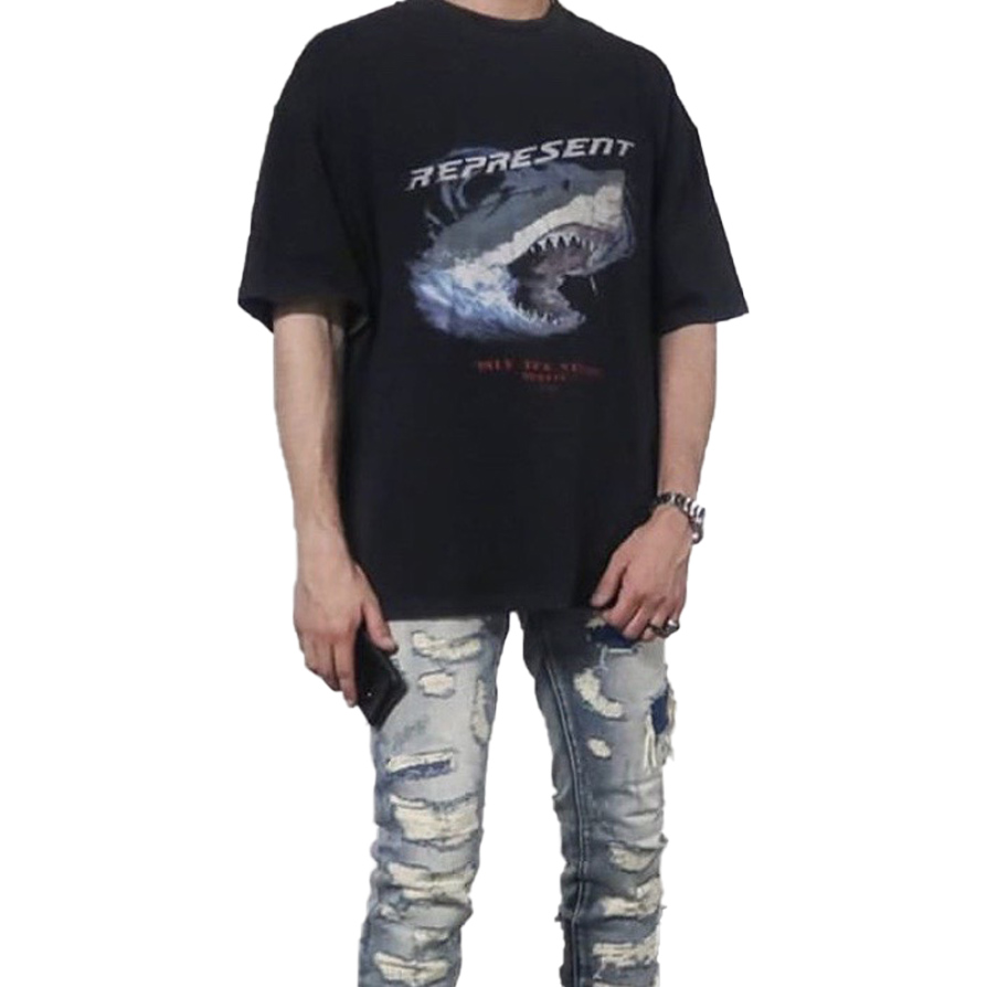 Shop REPRESENT レトロシャークロゴプリント クルーネック 半袖Tシャツ ブラック M05073-03