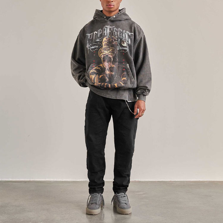 Shop REPRESENT スネーク グラフィック オーバーサイズ プルオーバー スウェットシャツ グレー メンズ M04148-20