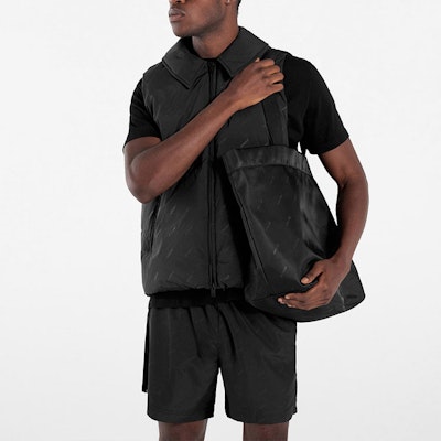 Vest Logo Hitam Koleksi Musim Gugur Pria Represent Summer Capsule. M01176-01 Lookbook Vest Logo Hitam Koleksi Musim Gugur Pria Represent Summer Capsule. M01176-01