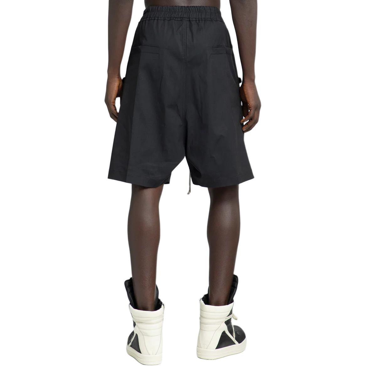 Shop 릭 오웬스 블랙 솔리드 컬러 드로스트링 카고 반바지. RU01D3392TE-09