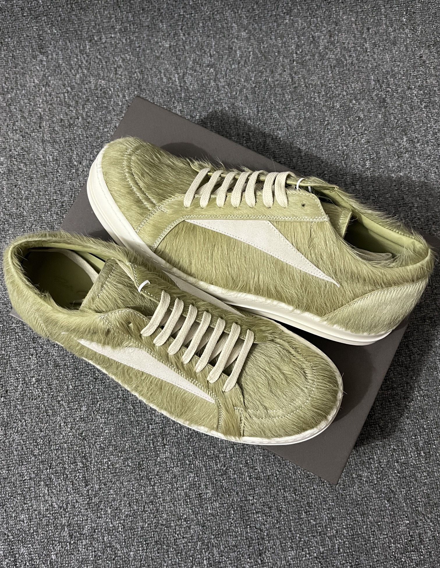 リック・オウエンス 緑の馬毛 (Rikku Ouensu Midori no Umake