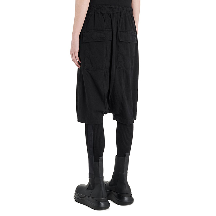 Shop Rick Owens DRKSHDW 黑色垮档及膝抽绳裤 DU21S2380RN-09