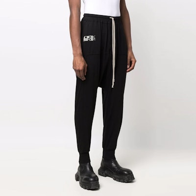 Rick Owens DRKSHDW SS22 Celana Jogger Hitam dengan Tali Serut. DU01B7395RNEP309-61 Shop Rick Owens DRKSHDW SS22 Celana Jogger Hitam dengan Tali Serut. DU01B7395RNEP309-61