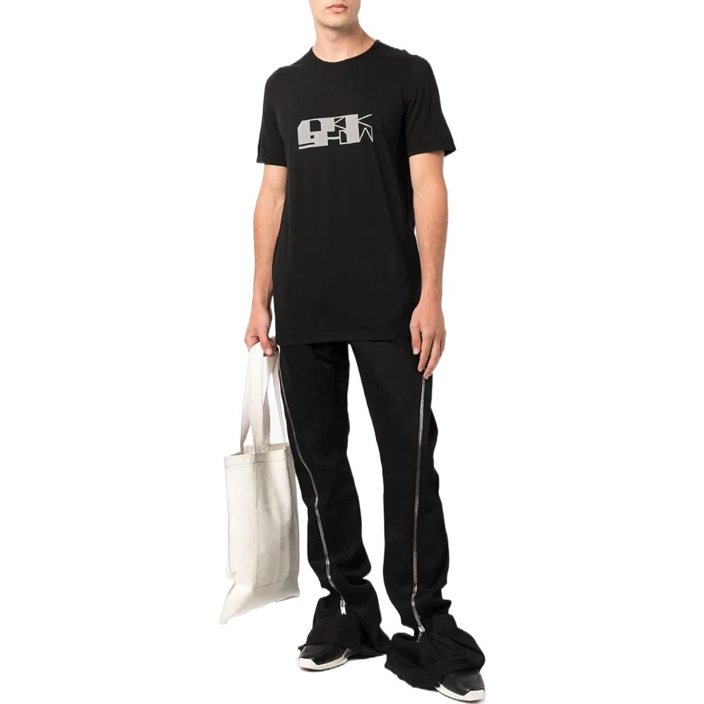 Lookbook Rick Owens DRKSHDW SS22 直筒黑色牛仔褲附拉鍊細節。 DU01B7363-DBKDLBLACK