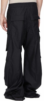 RICK OWENS DRKSHDW SS25 Celana Hitam Ringan dengan Kantong Berdetail Stud. DU01E3398NR-09 Lookbook RICK OWENS DRKSHDW SS25 Celana Hitam Ringan dengan Kantong Berdetail Stud. DU01E3398NR-09