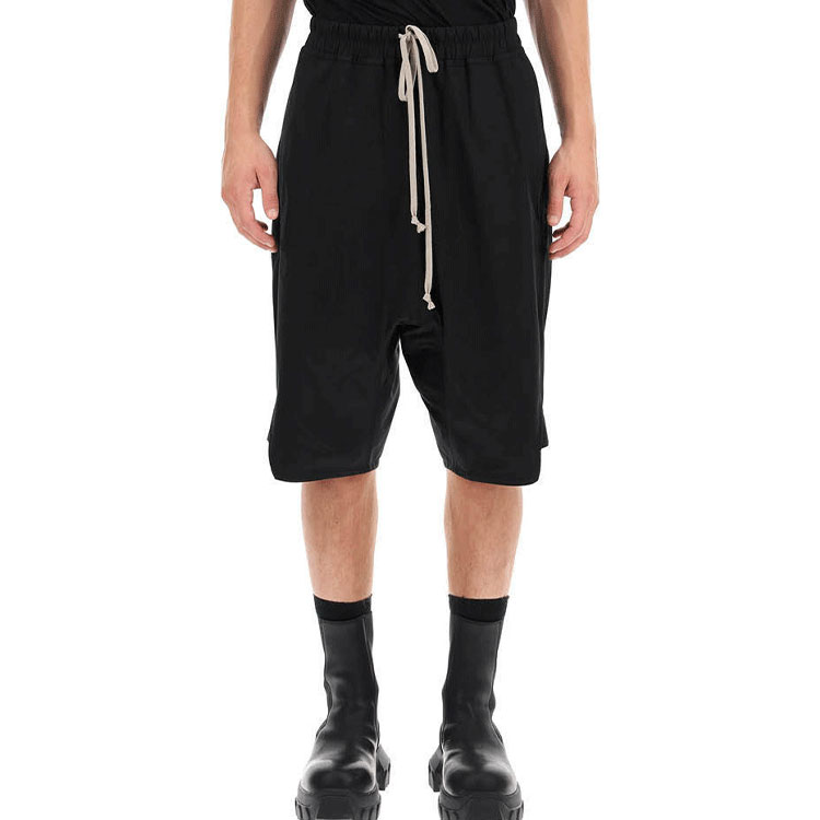 Lookbook RICK OWENS FW21 Seluar Pendek Hitam Warna Solid dengan Tali Kasut. RU02A5383TE-09