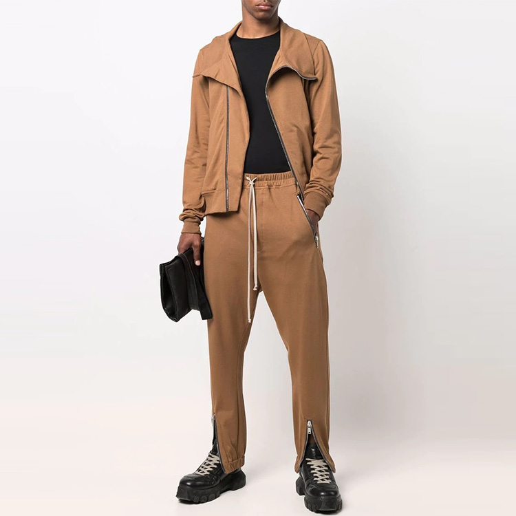Lookbook RICK OWENS FW21 Brown Zip-Up Jacket with Lapel Collar. RU02A5272BA-24