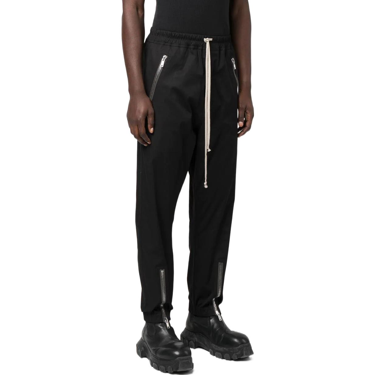 Purchase RICK OWENS FW22 Seluar Jogger Hitam dengan Butiran Zip dan Tali Serut. RU02B2370TE