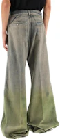 Shop RICK OWENS FW23 漸層寬版休閒牛仔褲 卡其色 RR02C7305DADFR08-32D