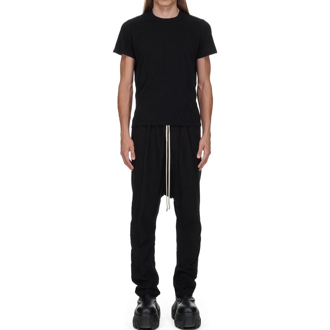 Shop Rick Owens FW24 黑色鬆緊腰褶裥翻蓋口袋休閒長褲 男款 RU02D6380FL-09