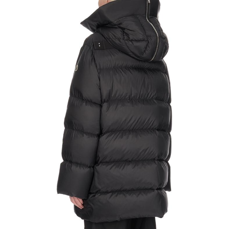 Shop RICK OWENS徽标贴黑色连帽拉链羽绒服男女同款外套. MU02D1C02M4426-999