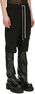 Rick Owens Luxor 黑色寬鬆抽繩短褲 休閒款式。 RU02C7384HY-09 Shop Rick Owens Luxor 黑色寬鬆抽繩短褲 休閒款式。 RU02C7384HY-09