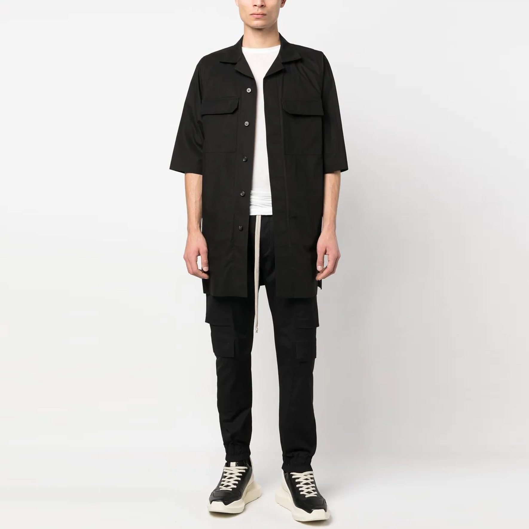 Lookbook RICK OWENS SS23 Seluar Jogger Cargo Hitam dengan Tali Serut. RU01C4337TE-09