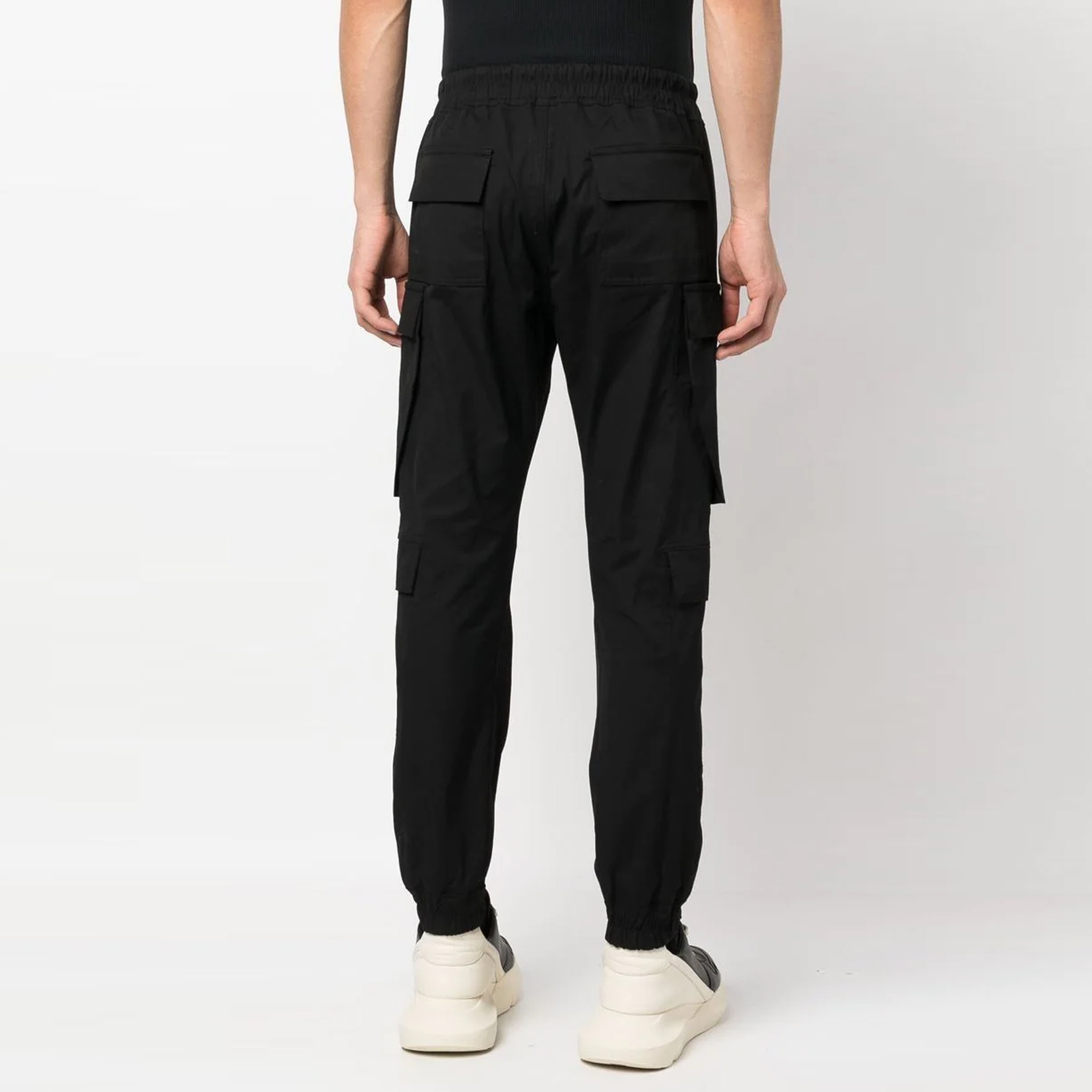 Shop RICK OWENS SS23 Seluar Jogger Cargo Hitam dengan Tali Serut. RU01C4337TE-09
