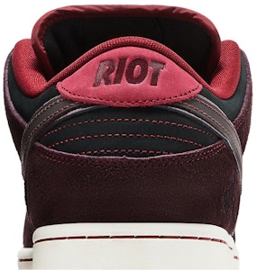 RIOTスケートショップ x ナイキ ダンク ロー SB 'マホガニーダークビートルート' FZ1289-200 FZ1289-200 Sizing RIOTスケートショップ x ナイキ ダンク ロー SB 'マホガニーダークビートルート' FZ1289-200 FZ1289-200