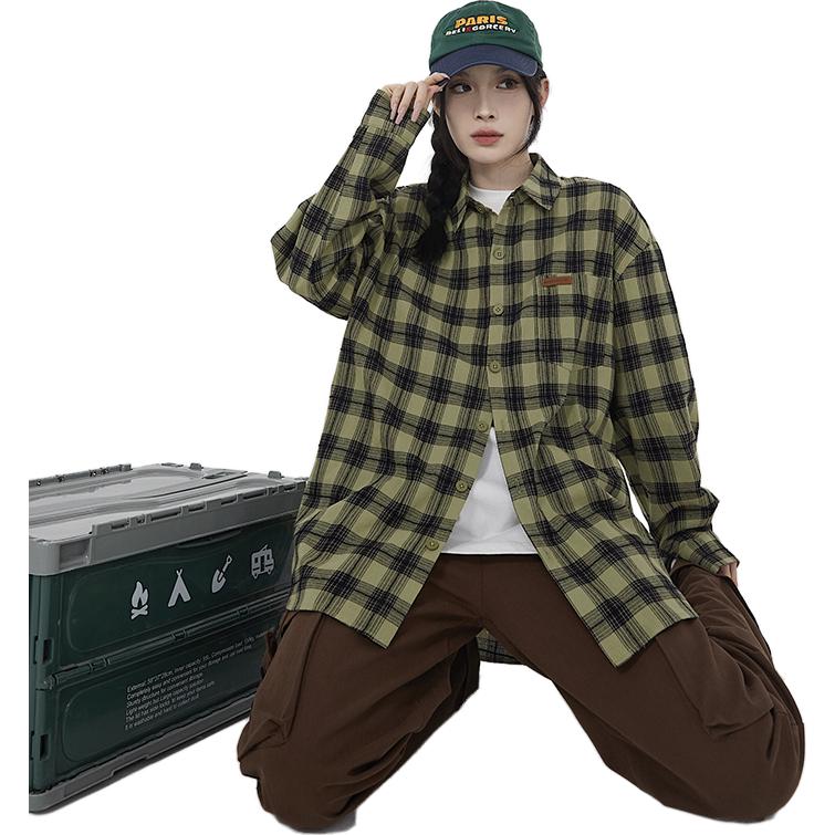 Shop Ronnie Fieg x Clarks Wallabee '海軍藍' 37347