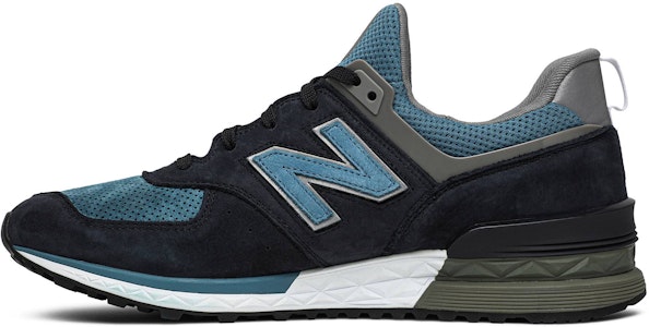 Ronnie Fieg x Dover Street Market x New Balance 574 Sport 'Navy Kotak Istimewa' MS574TH-SB Lookbook Ronnie Fieg x Dover Street Market x New Balance 574 Sport 'Navy Kotak Istimewa' MS574TH-SB