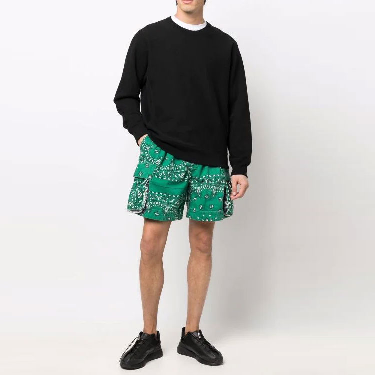 Lookbook Sacai SS22 男装绿色情侣印花休闲短裤。 22-02692M-551