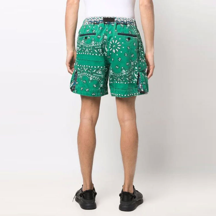 Shop Sacai SS22 男装绿色情侣印花休闲短裤。 22-02692M-551