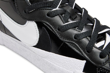 sacai x Nike Blazer Low 'Negro Patentado' DM6443-001 1