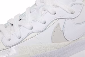 sacai × Nike Blazer Low "ホワイト/グレー" DM6443-100 2