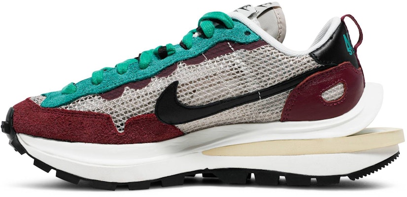 sacai x Nike VaporWaffle SP 'Villain Red' DD3035-200 Lookbook sacai x Nike VaporWaffle SP 'Villain Red' DD3035-200