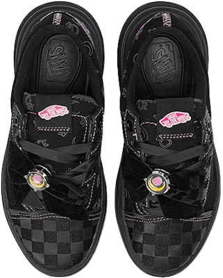 Sailor Moon x Vans Old Skool Overt ComfyCush 'Pretty Guardian' VN0A7Q5EBKA Lookbook Sailor Moon x Vans Old Skool Overt ComfyCush 'Pretty Guardian' VN0A7Q5EBKA