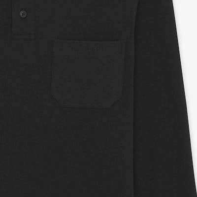 Saint Laurent Polo Lengan Panjang Hitam dengan Saku Dada. 750525Y37HC1000 Sizing Saint Laurent Polo Lengan Panjang Hitam dengan Saku Dada. 750525Y37HC1000
