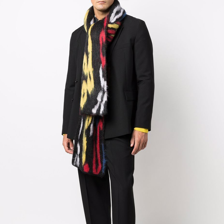 Shop 聖羅蘭黑色豹紋混紡圍巾 6687713YH351088