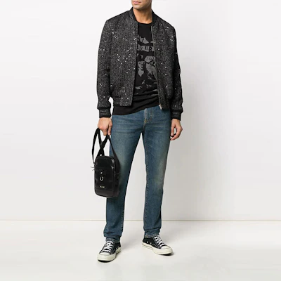 생로랑 페이디드 스트레이트 핏 청바지 남성 블루 601478YN5074270 Lookbook 생로랑 페이디드 스트레이트 핏 청바지 남성 블루 601478YN5074270