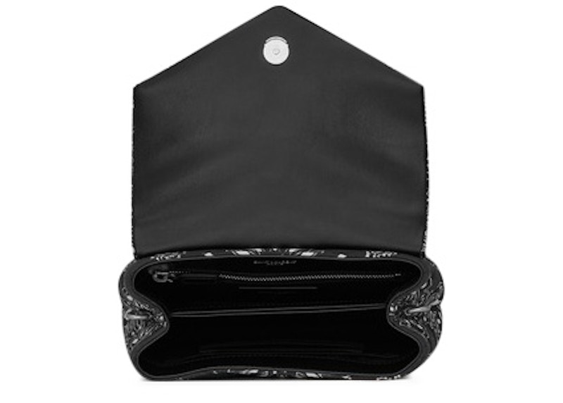 Lookbook Tas Saint Laurent Loulou Toy Motif Bandana Warna Hitam dan Perak