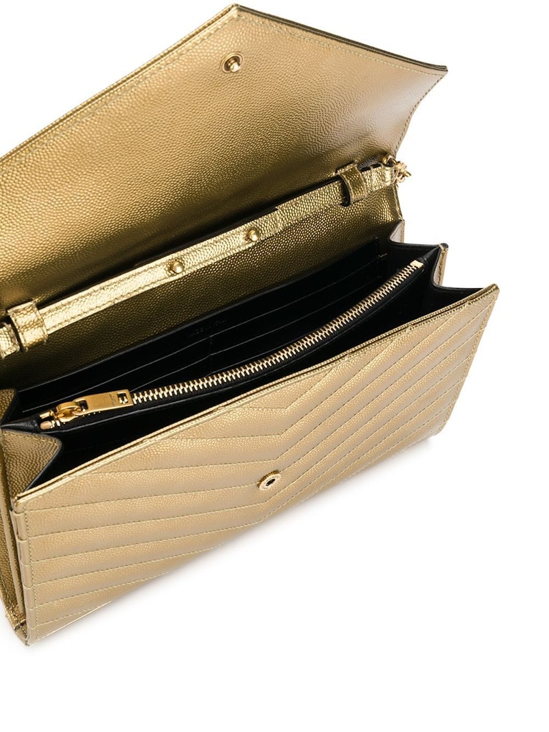 Lookbook Cartera Saint Laurent Monogram de Cadena Matelassé Grain de Poudre Marrón