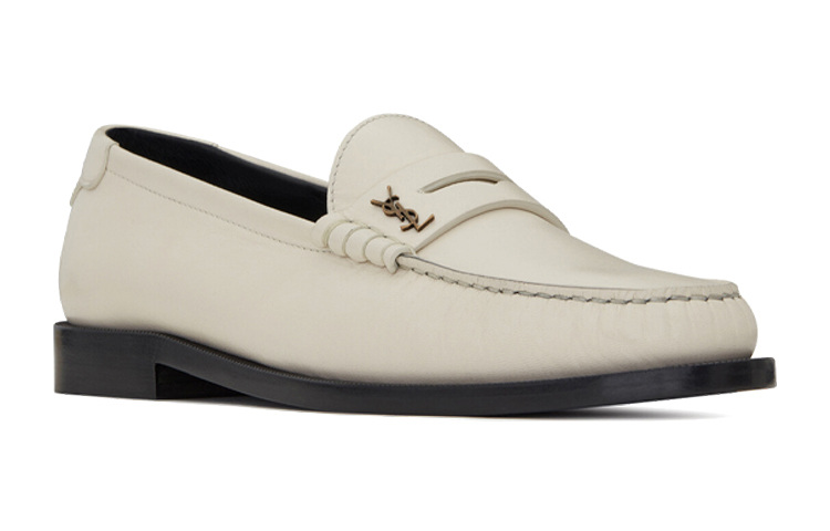 Lookbook Saint Laurent Monogram Penny Loafer ''Glattes Weißes Leder'' 6304741ZJTT1906