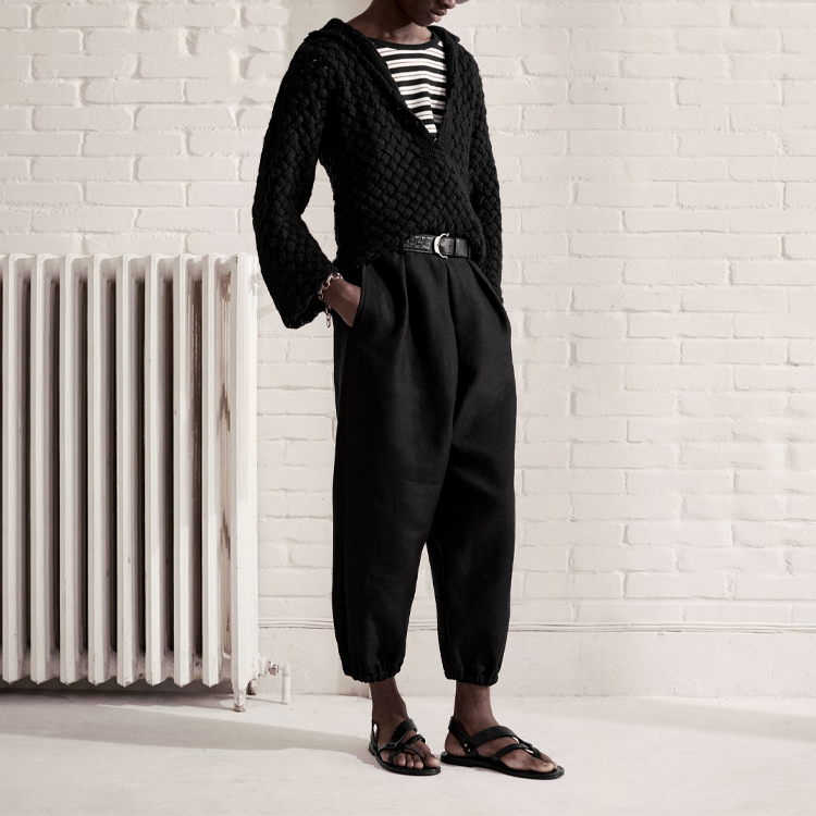 Shop Pantalones Casuales Negros Anchos con Plisado SAINT LAURENT SS21. 642383Y1C471000