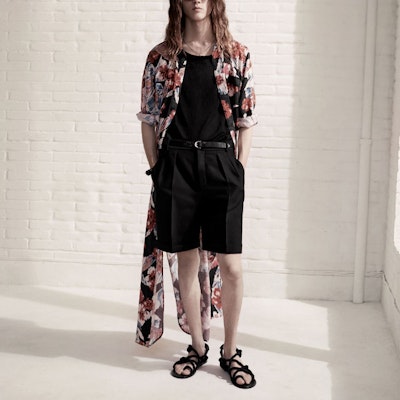 SAINT LAURENT SS21 Seluar Pendek Kasual Berlipat Hitam. 638543Y1C461000 Shop SAINT LAURENT SS21 Seluar Pendek Kasual Berlipat Hitam. 638543Y1C461000