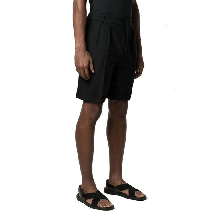 Purchase SAINT LAURENT SS21 Seluar Pendek Kasual Berlipat Hitam. 638543Y1C461000