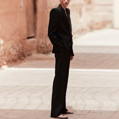 Saint Laurent SS23 Blazer Pria Hitam Longgar Double-Breasted. 735686Y7E631000 Shop Saint Laurent SS23 Blazer Pria Hitam Longgar Double-Breasted. 735686Y7E631000