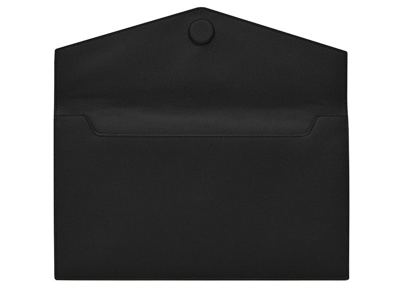 Lookbook Saint Laurent Uptown Pouch Negro con Grabado en Grain de Poudre