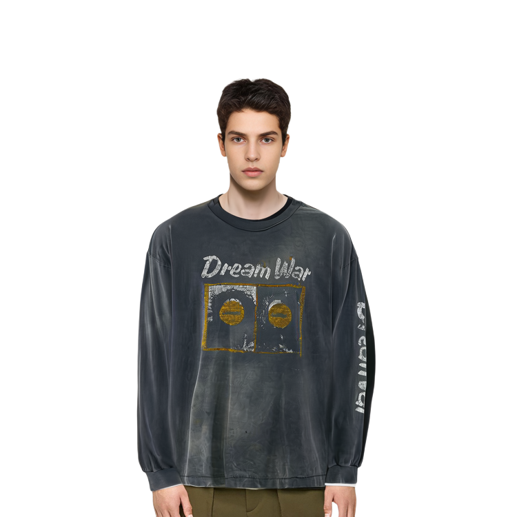 Shop SAINT Mxxxxxx 字母印花寬鬆長袖男女黑色圓領上衣. sm-a23-0000-012