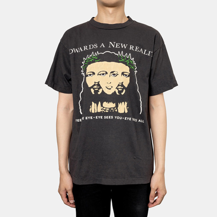 Shop Saint Mxxxxxx SAINT MICHAEL圖案印花黑色男士T恤 圓領設計 SS21SM-006-13