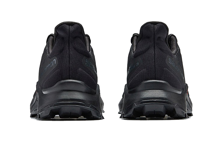 Shop Salomon Alphacross 3 '黑色' 运动鞋 414426