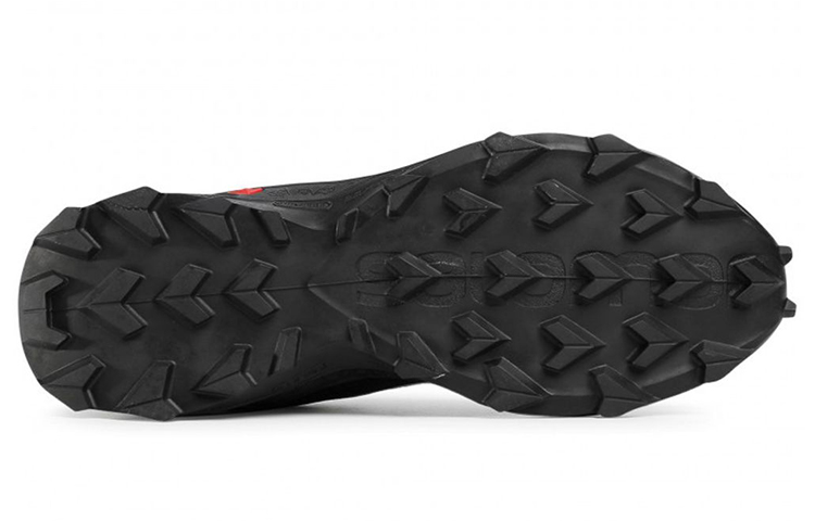 Shop Salomon Alphacross '低帮黑色'跑鞋 412326