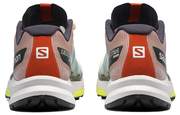 Shop Salomon Ultra Raid '米色黑色黄色'跑鞋 412341