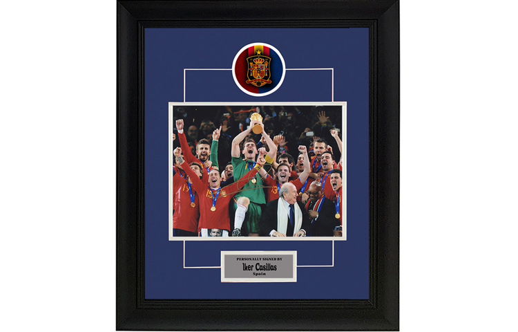 Sanwei Casillas Signed Photo with Frame & SA Cert - Spain 2010 World Cup Goalkeeper SW24Q2095