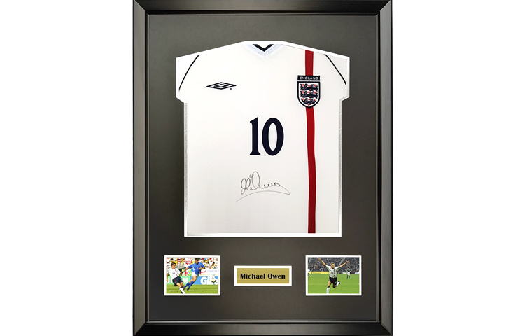 Sanwei Michael Owen Signed England 2002 World Cup Jersey with SA Certificate (Framed) SW24Q1756