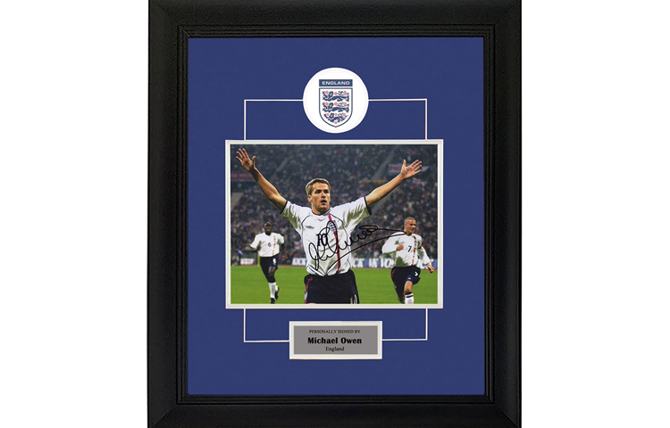 Sanwei Michael Owen Signed Photo 2002 World Cup England Team with Certificate & Frame SW24Q1759