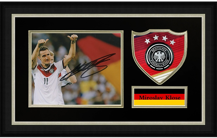 Sanwei Miroslav Klose Signed 2014 Germany Jersey with Photo & SA Certificate Framed. SW24Q2105