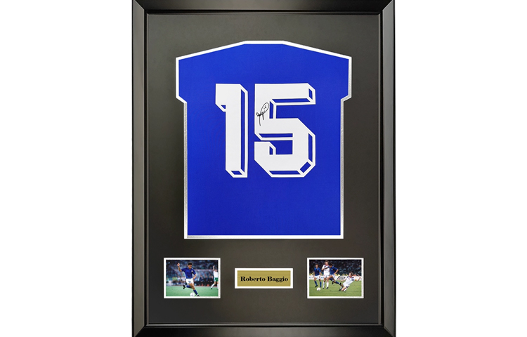 Sanwei Roberto Baggio Signed 1990 Italy World Cup Jersey with SA Certificate Framed. SW24Q1587