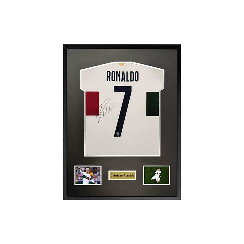 Sanwei Sanwei 2022 World Cup Portugal Ronaldo Signed Jersey (60x80cm) Soccer Memorabilia 6852609