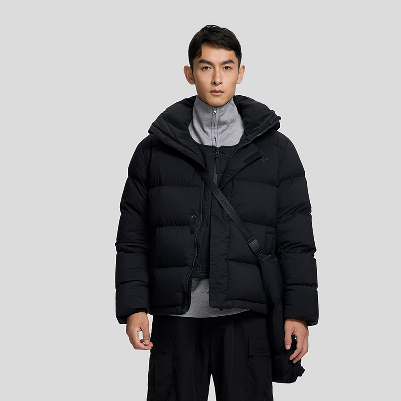 Shop Saucony 中長版長袖羽絨外套 黑色 SC2230049A-BK01